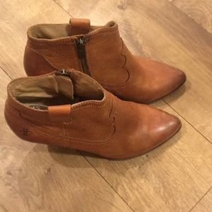 FRYE brown leather booties in great condition